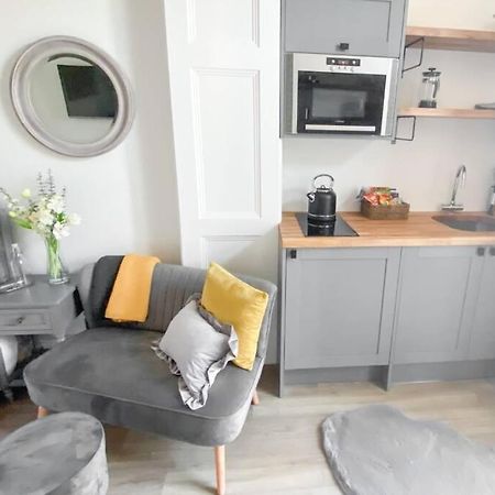 The Hideaway Apartment โฟล์กสตัน ภายนอก รูปภาพ
